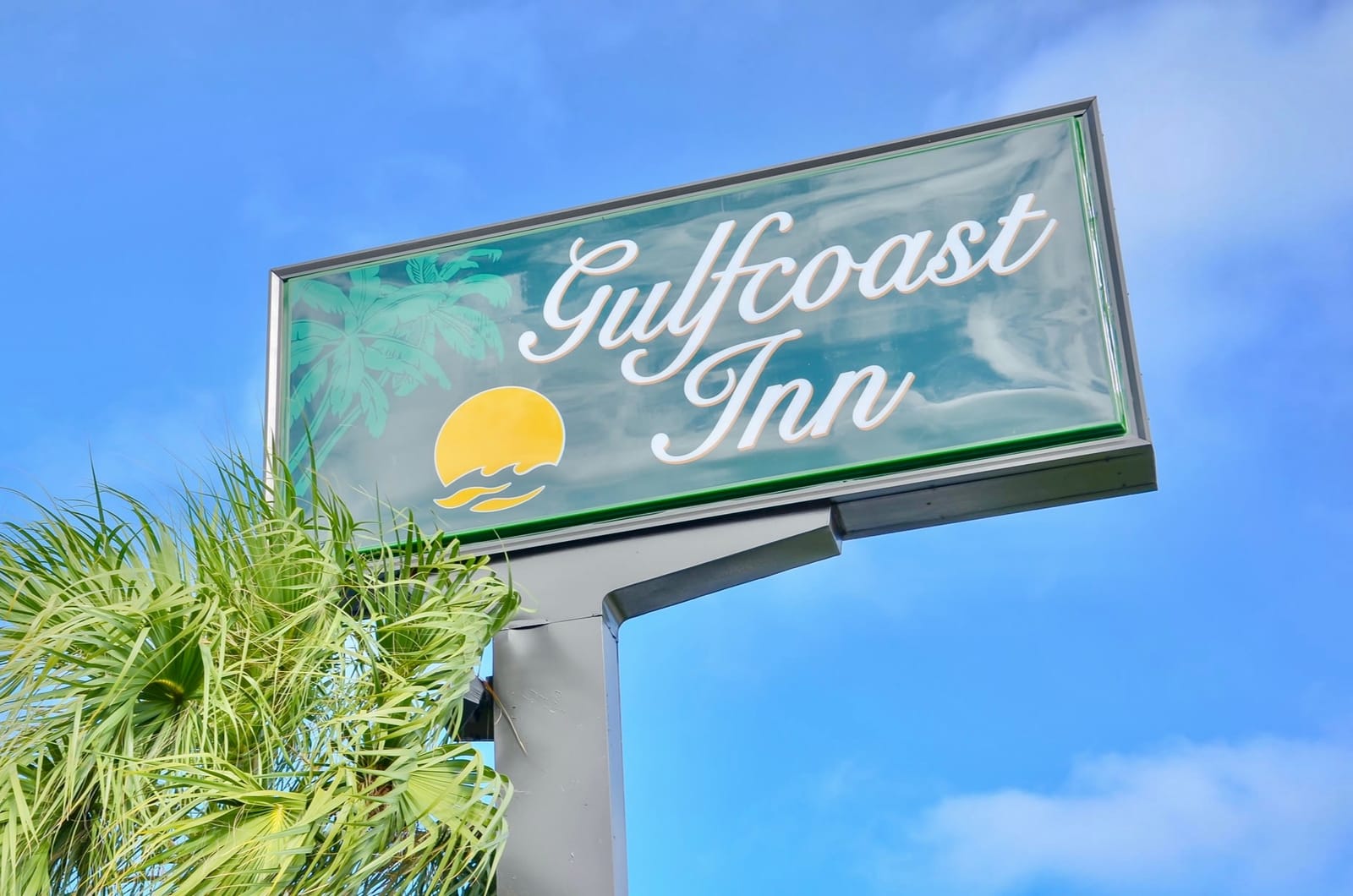 The Gulfcoast Inn sign